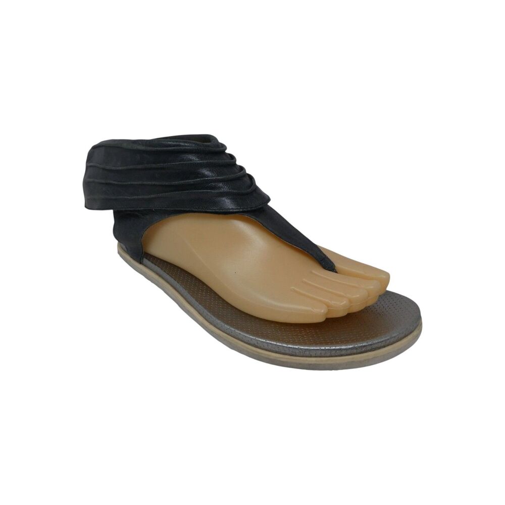 TSUBO Black Leather Ankle Cuff Thong Sandals Women's 7.5
